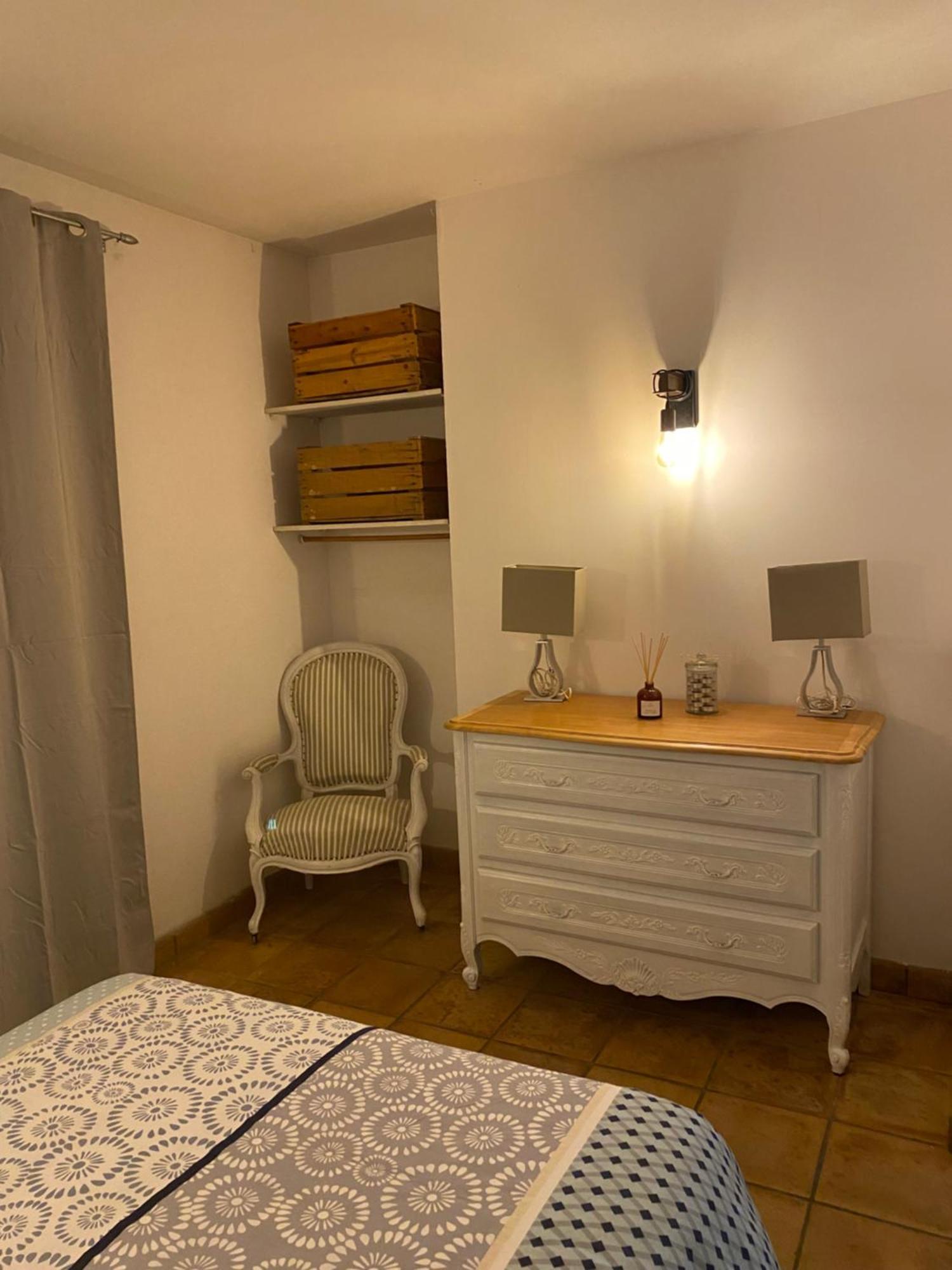 Maison Dans Village Calme Arles Eksteriør billede